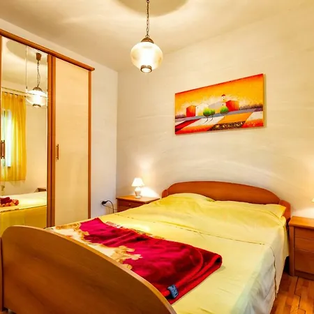 Guest house Apatments Anita, 3*